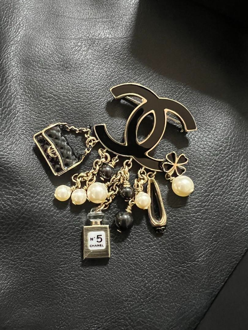 coco chanel pin